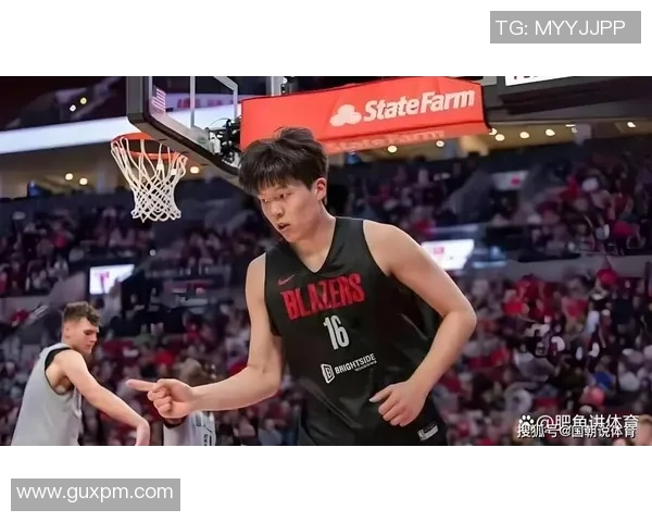 凯斯勒抢篮板未卡位补篮被推犯规杨瀚森领到个人第三次犯规